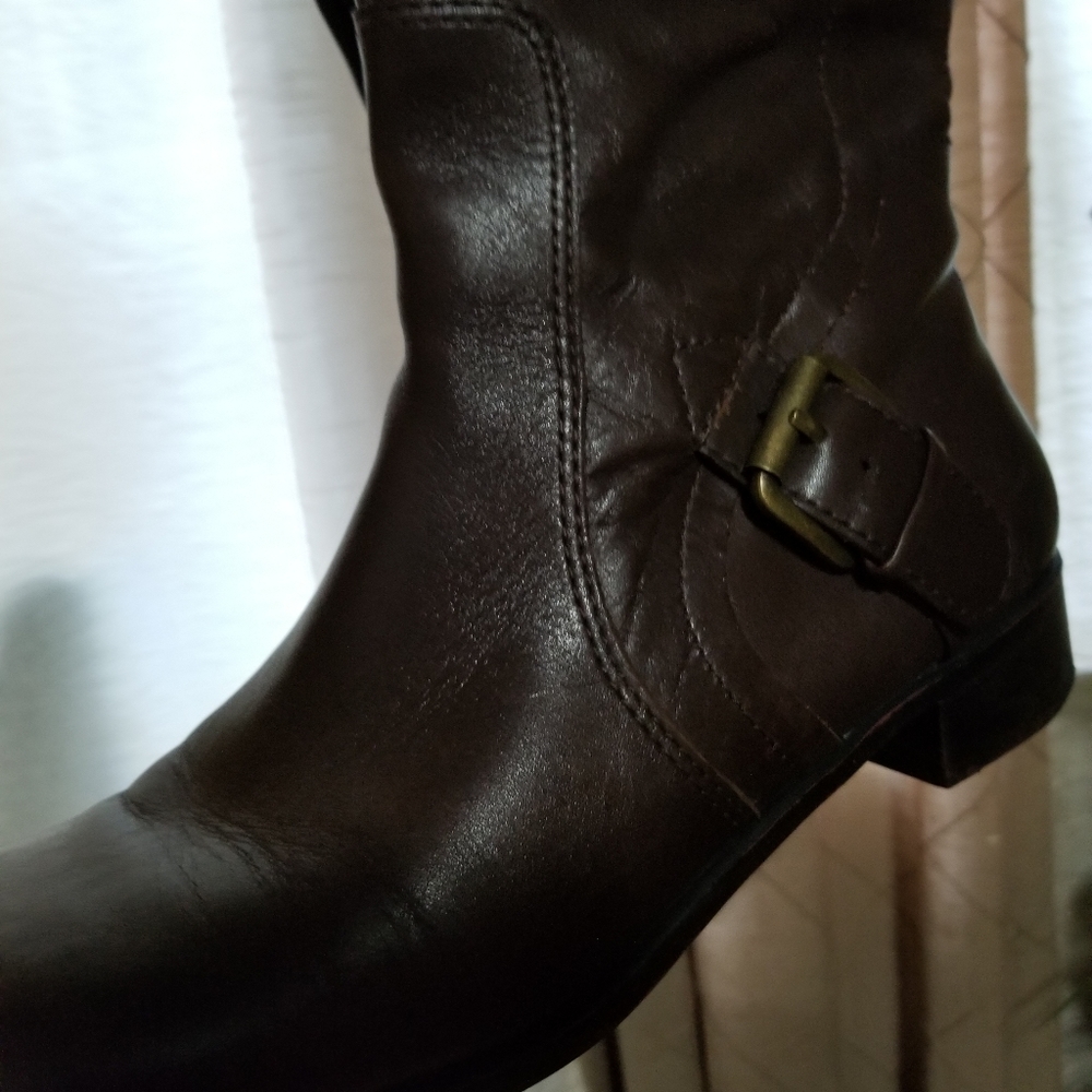 Boots - Picture 4 of 6